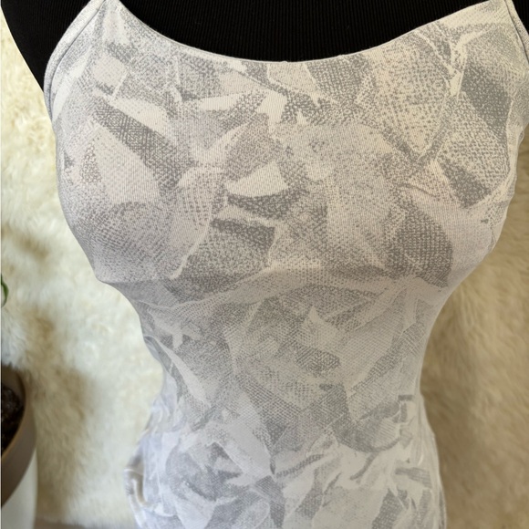 Lululemon top - Picture 6 of 7